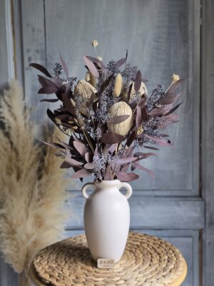 Brązowo-kremowa kompozycja do wazonu z eukaliptusem