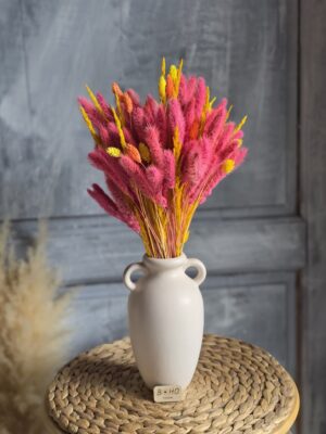 Bukiet suszonych kwiatów w żywych kolorach - różowym, żółtym, pomarańczowym