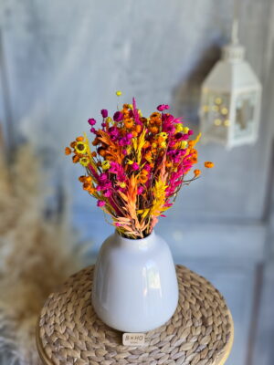 Kolorowy bukiet z suszonych kwiatów – róż, pomarańcz i żółty