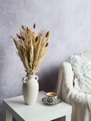 Naturalna boho kompozycja z suszonych i stabilizowanych kwiatów i roślin