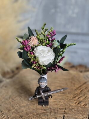 Butonierka Pana Młodego z figurką LEGO