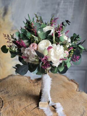 Romantyczny bukiet ślubny z suszonych i stabilizowanych kwiatów w kolorach zielonym, białym, wrzosowym, różowym i miętowym