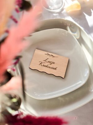 Drewniana winietka ślubna z grawerem, motyw gałązki, dolna fala