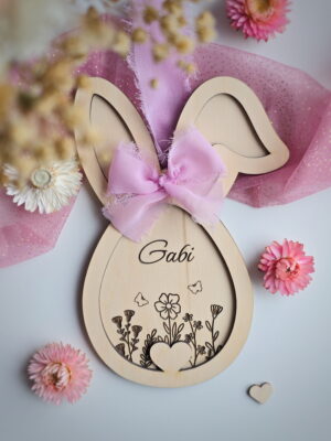 Drewniana zawieszka Wielkanocna z imieniem dziecka - jajko królik