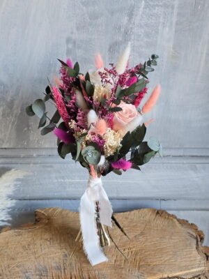 Mały rustykalny bukiet ślubny z suszonych i stabilizowanych kwiatów