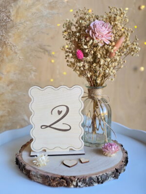 Drewniane numery na stół - falowane