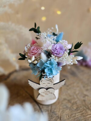 Pamiątka I Komunii Świętej dla dziewczynki – flower box z aniołkiem i grawerem imienia