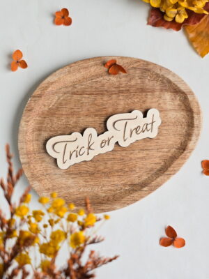Trick or Treat - grawerowany napis na Halloween